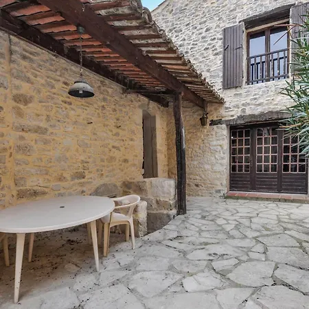 Stunning In Semesterbostad Vachères