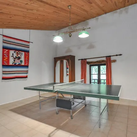 Cozy In With Private Swimming Pool, Be Inside Or Outside